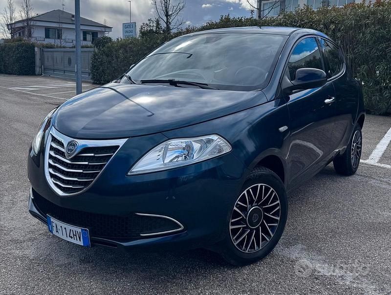 Usata Lancia Ypsilon 80 CV (58 kW) 2016 Blu Utilitaria