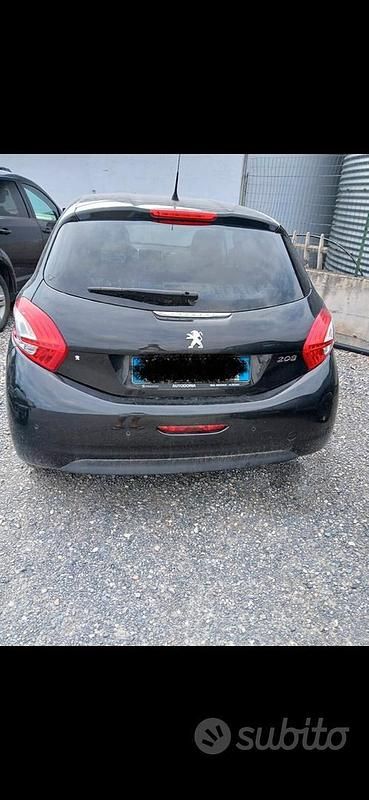 Usata Peugeot 208 68 CV (50 kW) 2012 Nero Utilitaria