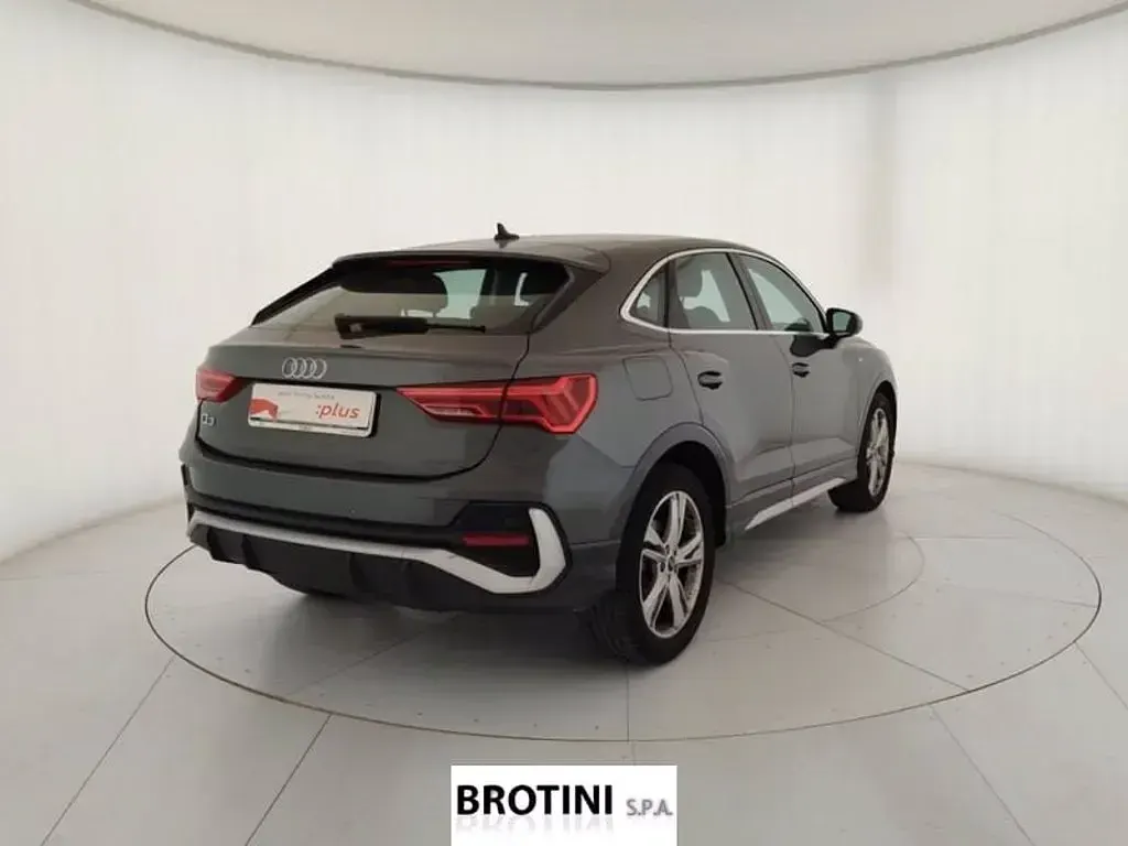 Usata Audi Q3 Sportback S-Line 150 CV (110 kW) 2023 Grigio metallizzato SUV