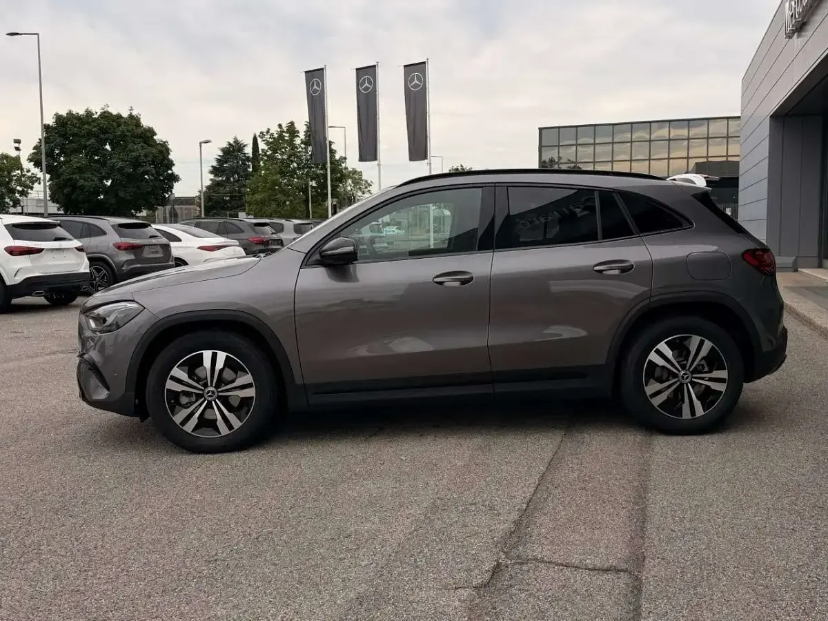 Nuova Mercedes GLA200 150 CV (110 kW) 2026 Grigio montagna SUV