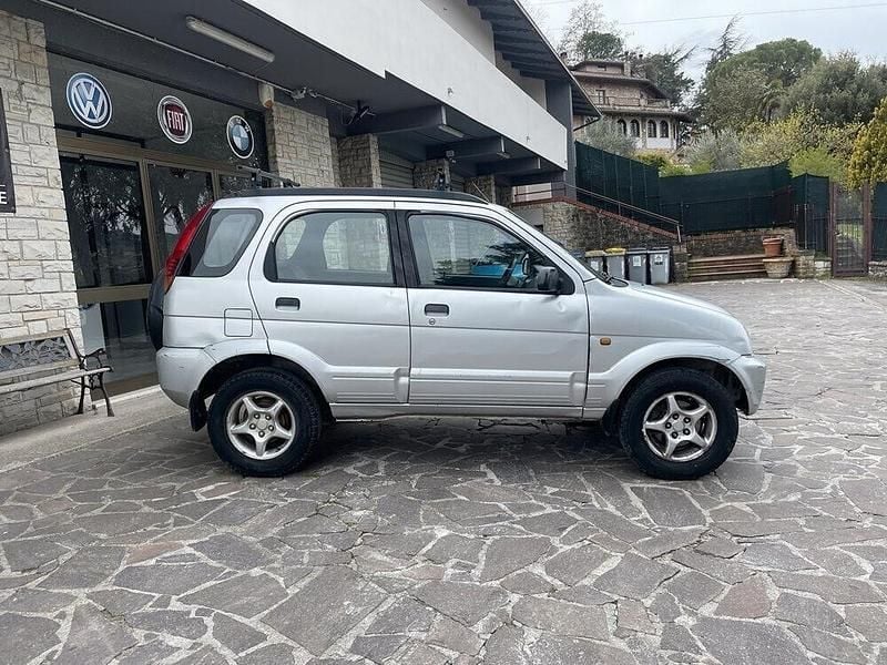 Usata Daihatsu Terios 83 CV (61 kW) 2000 Argento SUV