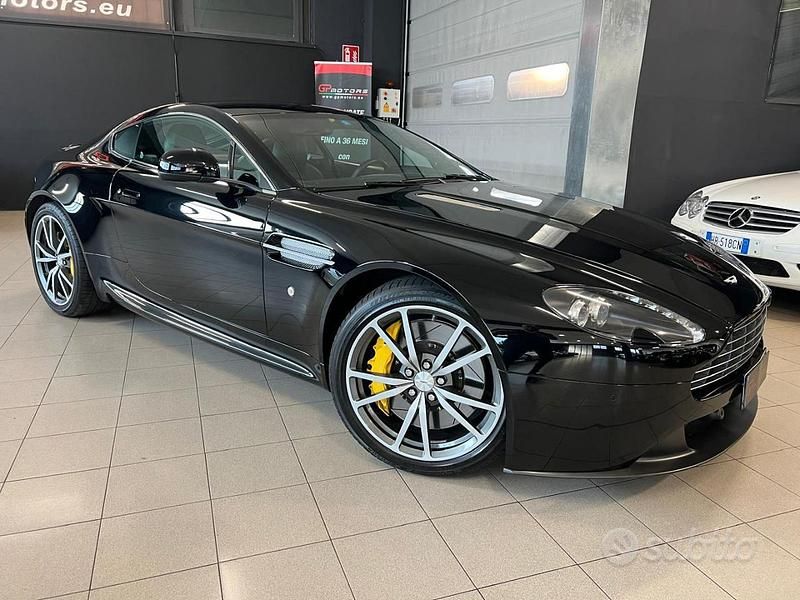 Usata Aston Martin V8 426 CV (313 kW) 2012 Nero Coupé