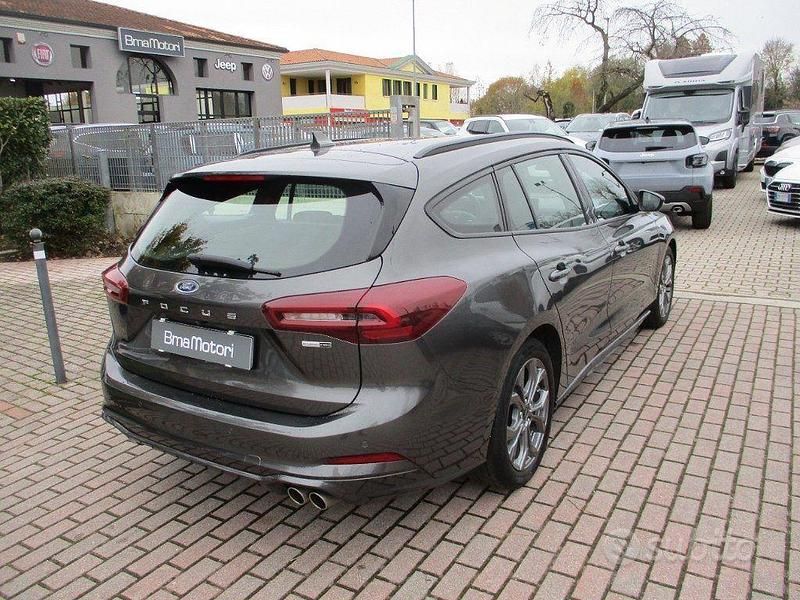 Usata Ford Focus ST-Line 125 CV (91 kW) 2023 Grigio scuro Station wagon