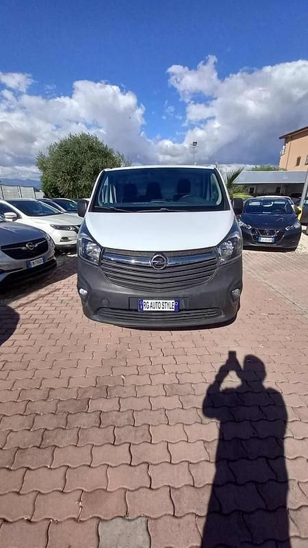 Usata Opel Vivaro 116 CV (85 kW) 2014 Bianco pastello Monovolume
