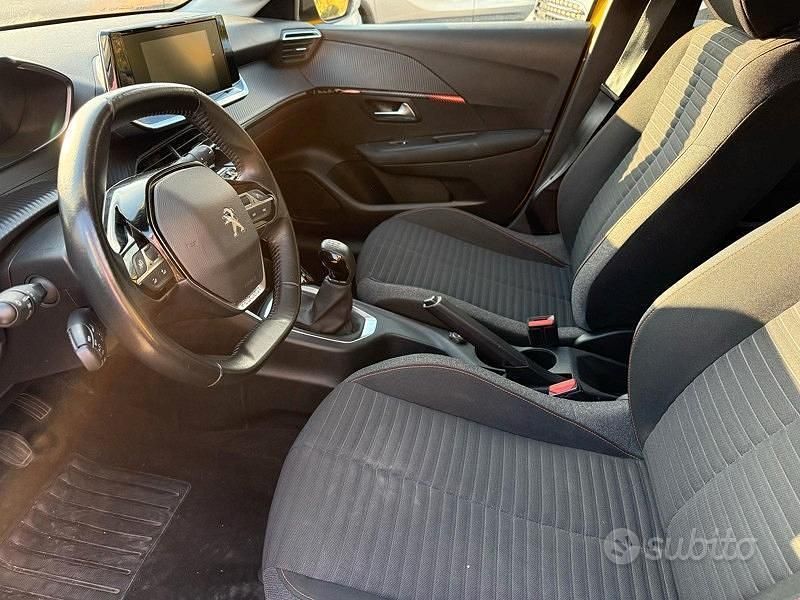 Usata Peugeot 208 101 CV (74 kW) 2022 Giallo Utilitaria