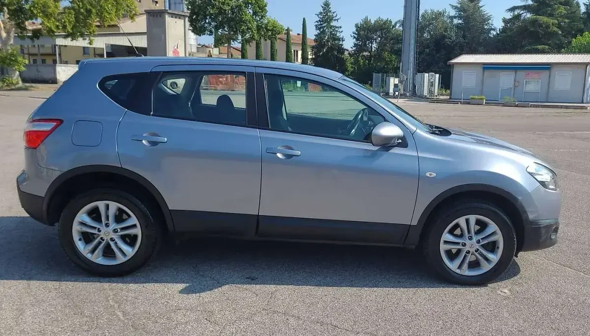 Usata Nissan Qashqai Acenta 150 CV (110 kW) 2011 Argento SUV