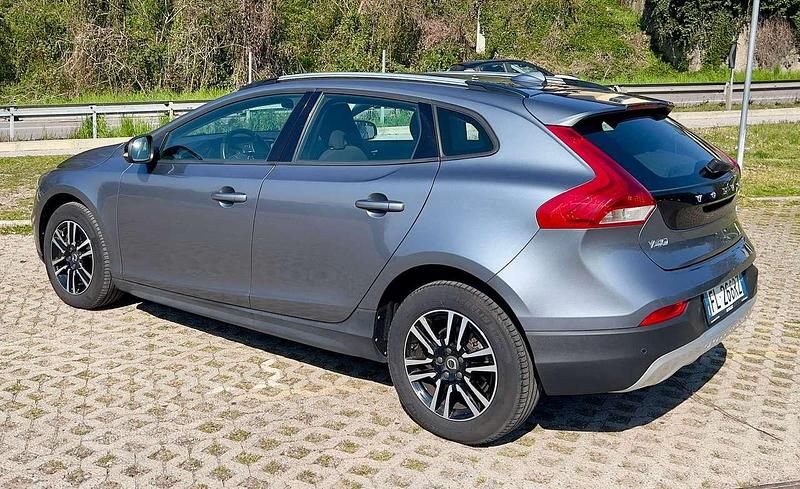 Usata Volvo V40 CC Pro 120 CV (88 kW) 2017 Grigio Station wagon