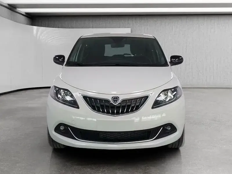 Usata Lancia Ypsilon Gold 70 CV (51 kW) 2023 Bianco Utilitaria