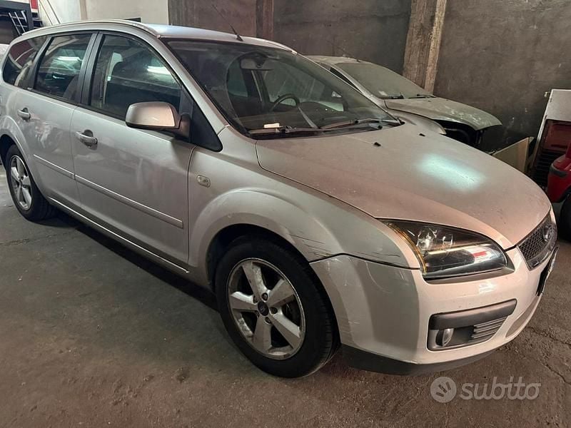 Usata Ford Focus Style 110 CV (80 kW) 2007 Grigio Station wagon