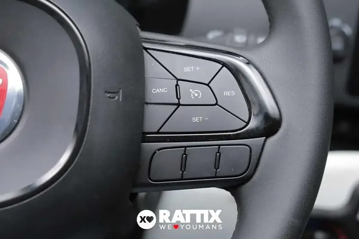 Usata Fiat Panda Cross Cross 70 CV (51 kW) 2025 Rosso Utilitaria