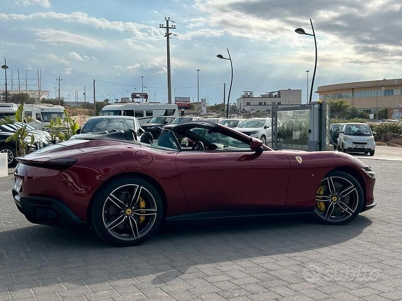 Usata Ferrari Roma 620 CV (456 kW) 2024 Rosso Cabrio