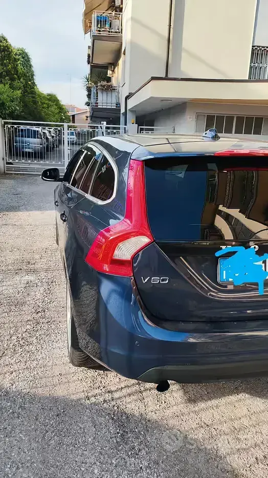Usata Volvo V60 136 CV (100 kW) 2012 Blu Station wagon