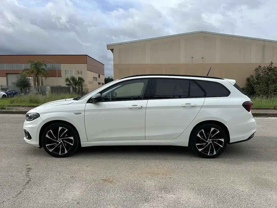 Usata Fiat Tipo Easy 120 CV (88 kW) 2017 Bianco Station wagon