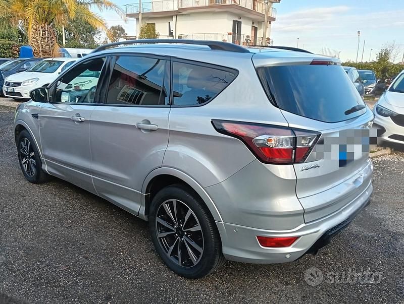 Usata Ford Kuga 120 CV (88 kW) 2017 Grigio SUV