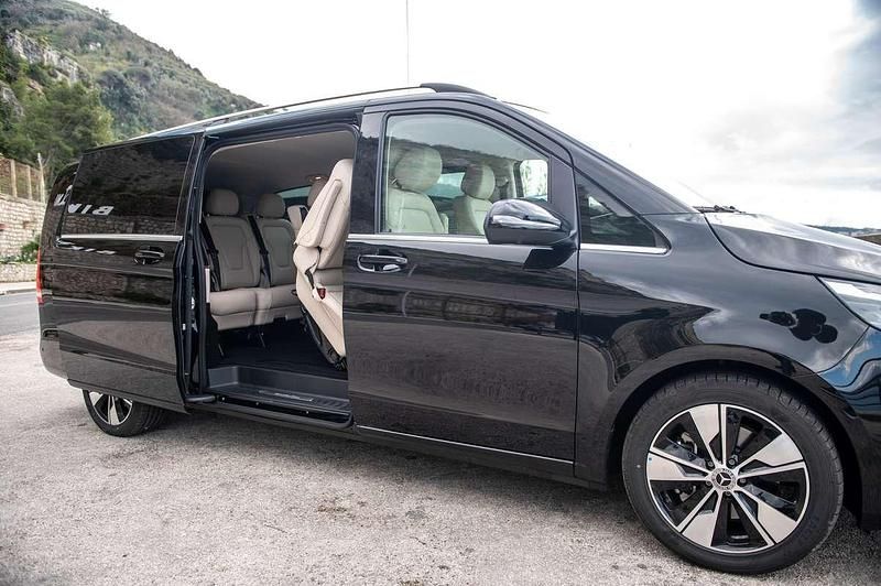 Usata Mercedes V250 Premium 109 CV (80 kW) 2023 Nero Monovolume