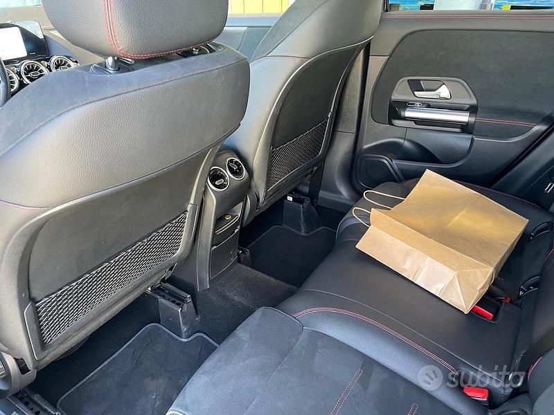 Usado Mercedes GLA200 AMG 150 CV (110 kW) 2023 Gris SUV