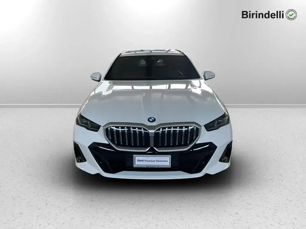 Usata BMW 520 Comfort Edition 197 CV (144 kW) 2024 Alpin white pastello Station wagon