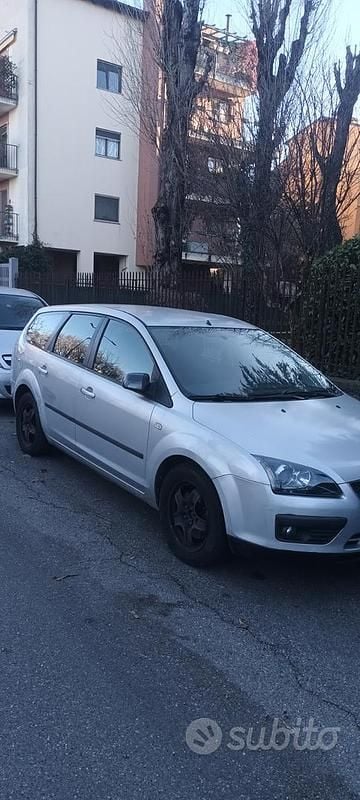 Usata Ford Focus 125 CV (91 kW) 2006 Grigio Station wagon