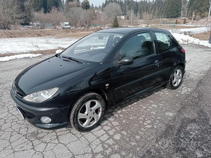 Usata Peugeot 206 90 CV (66 kW) 2002 Nero Berlina