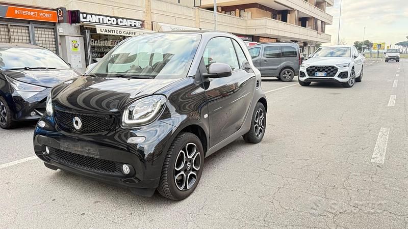 Usado Smart ForTwo Coupé Prime 71 CV (52 kW) 2018 Negro Coupe
