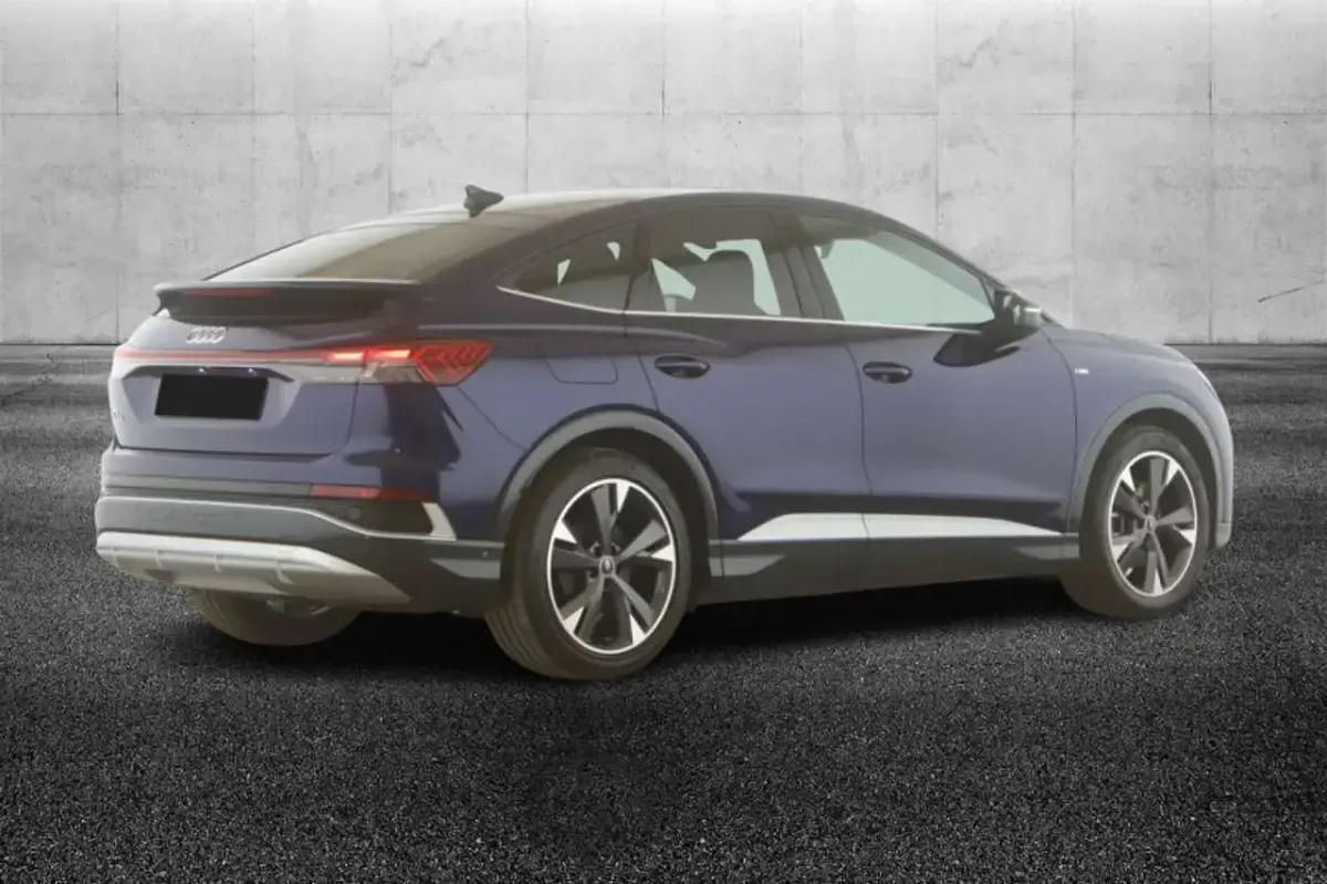 Usata Audi Q4 e-tron 69 kW (95 CV) 2023 Blu/azzurro SUV