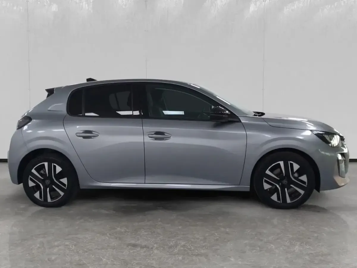 Usata Peugeot 208 Allure 100 CV (73 kW) 2025 Argento Utilitaria