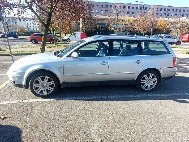 Usata VW Passat 130 CV (95 kW) 2001 Grigio Station wagon