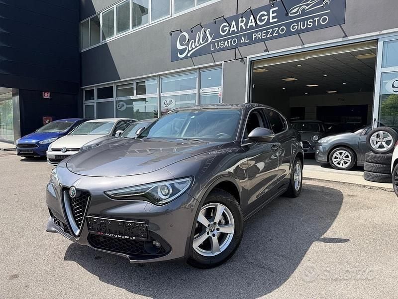 Begagnad Alfa Romeo Stelvio 180 HK (132 kW) 2017 Grå SUV