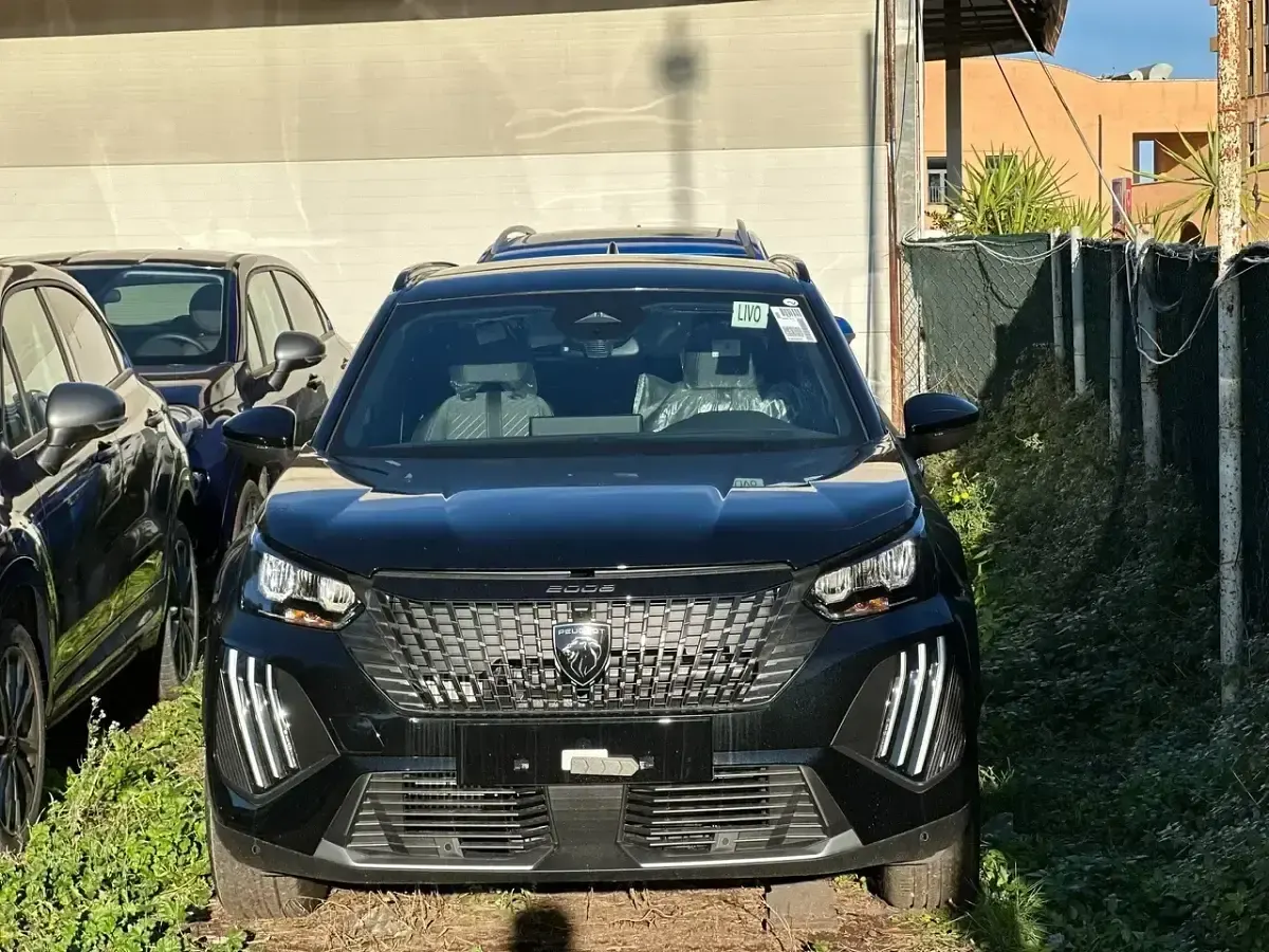 Usata Peugeot 2008 Allure 100 CV (73 kW) 2025 Nero SUV