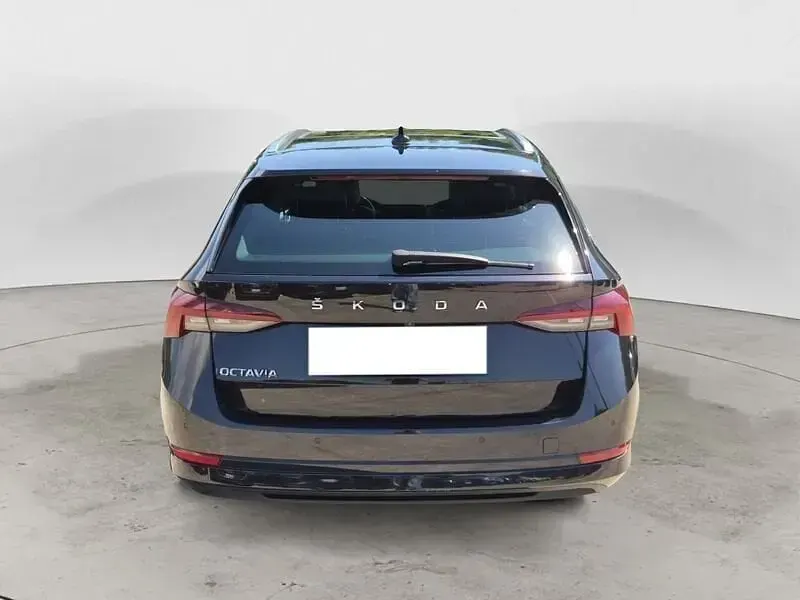 Usata Skoda Octavia Executive 150 CV (110 kW) 2022 Nero Station wagon