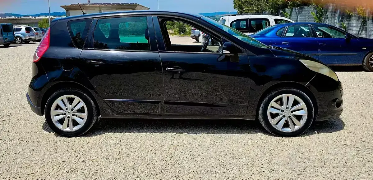 Usata Renault Scénic Dynamique 130 CV (95 kW) 2010 Nero Monovolume