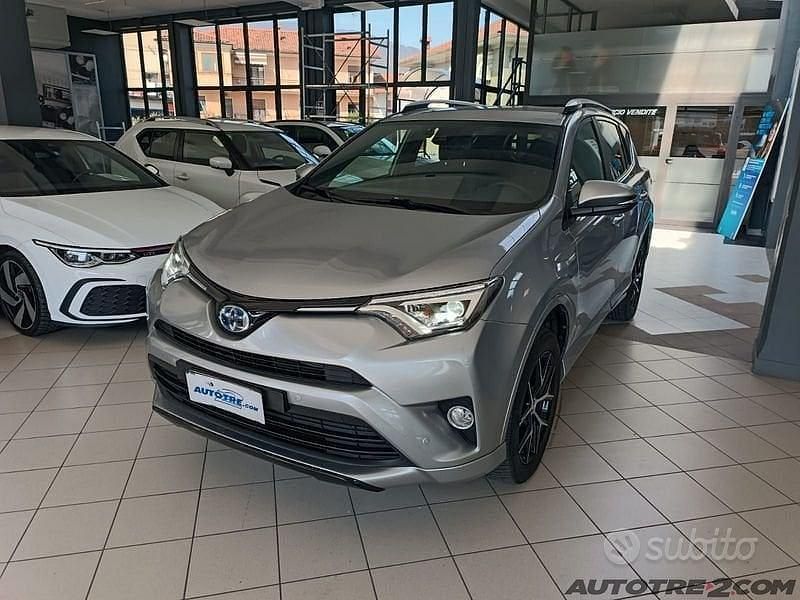 Usata Toyota RAV4 Hybrid Style 197 CV (144 kW) 2017 Grigio SUV