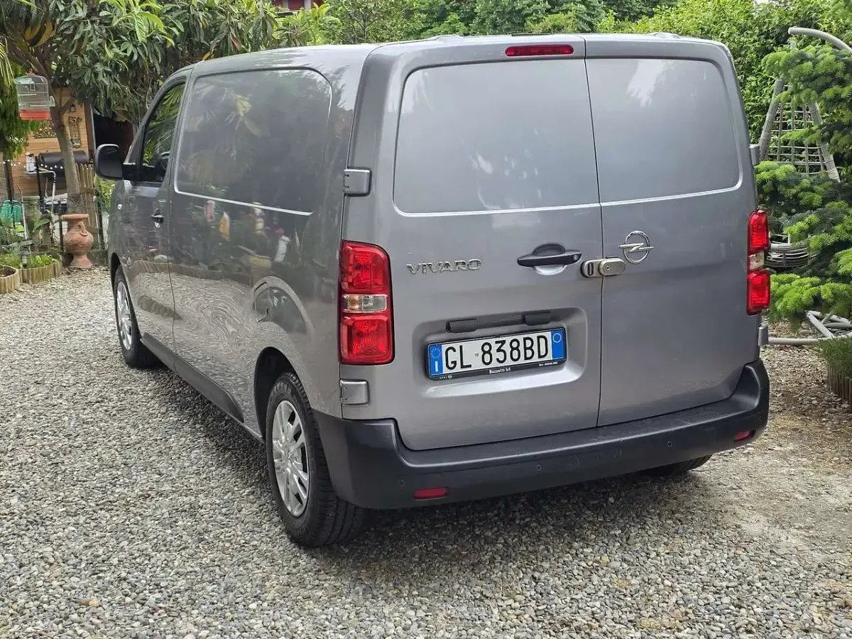Usata Opel Vivaro 120 CV (88 kW) 2022 Grigio Monovolume