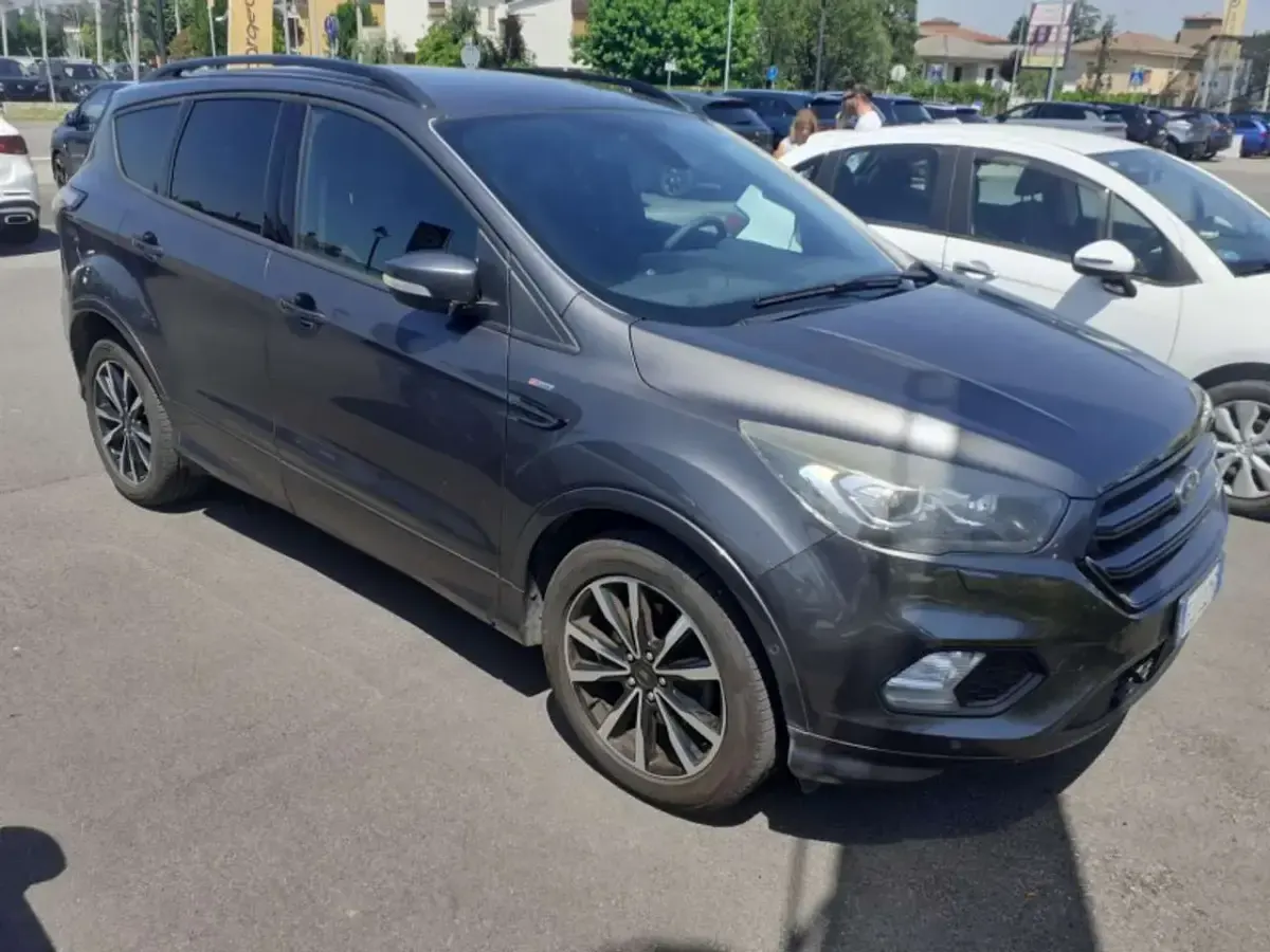 Usata Ford Kuga ST-Line 120 CV (88 kW) 2017 Grigio SUV