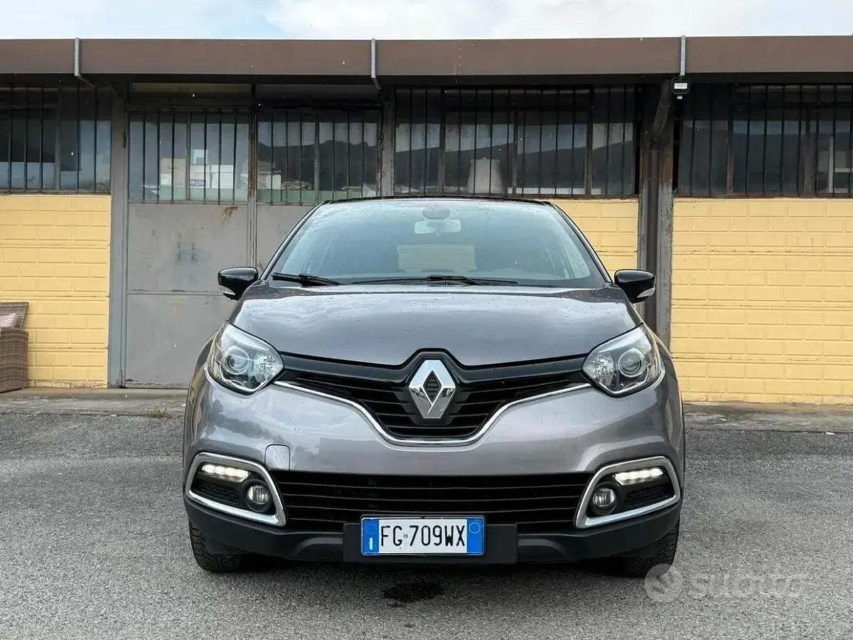 Usata Renault Captur 90 CV (66 kW) 2017 Grigio SUV