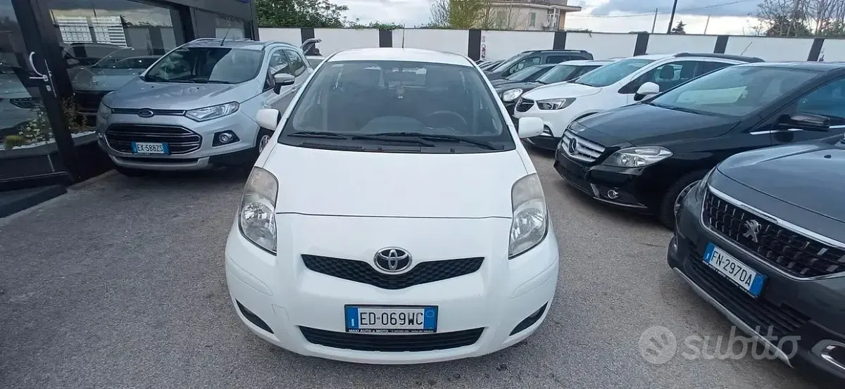 Begagnad Toyota Yaris 90 HK (66 kW) 2011 Vit Halvkombi