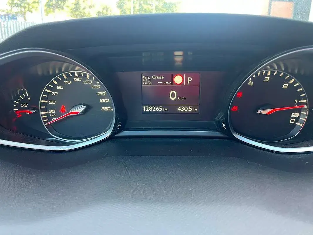 Usata Peugeot 308 Style 131 CV (96 kW) 2019 Argento Station wagon
