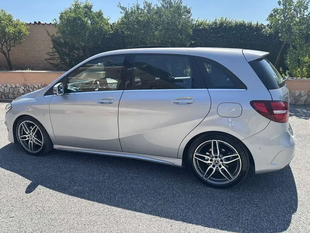 Usata Mercedes B180 Premium 116 CV (85 kW) 2018 Argento Utilitaria