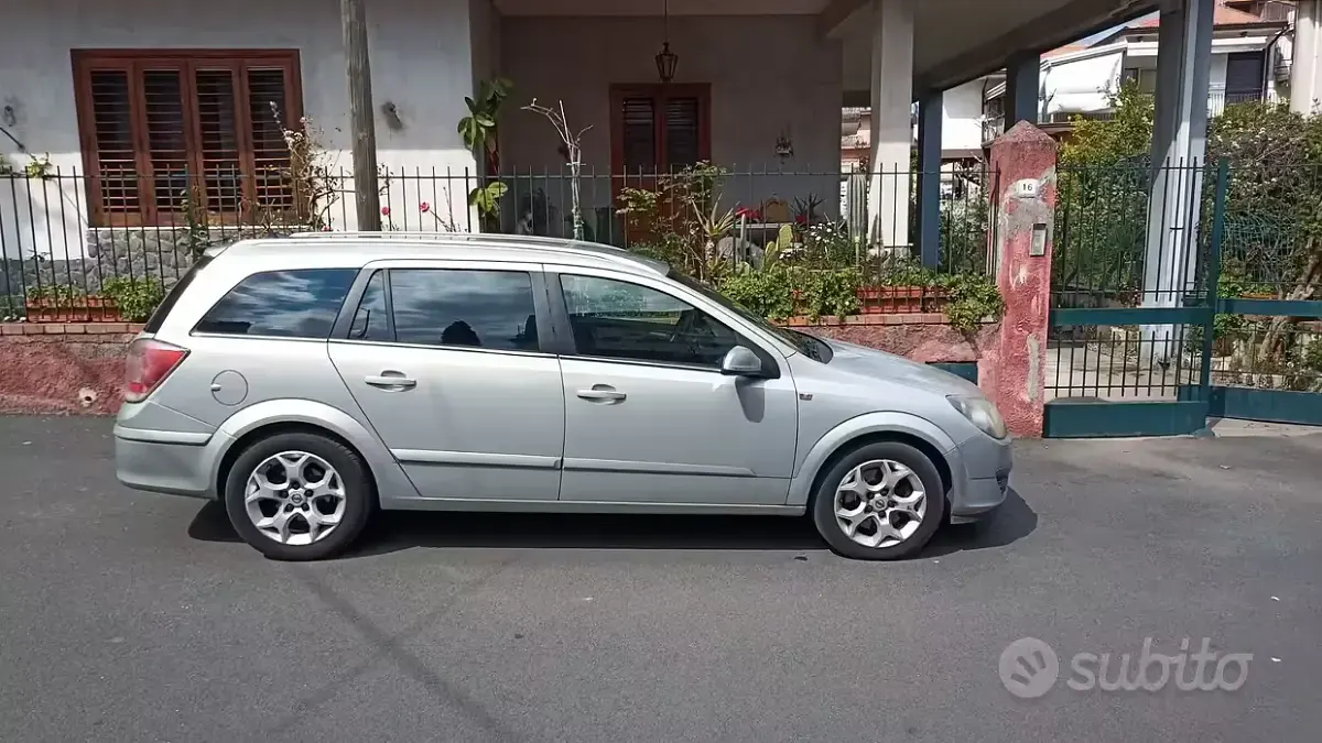 Usata Opel Astra 120 CV (88 kW) 2005 Grigio Station wagon
