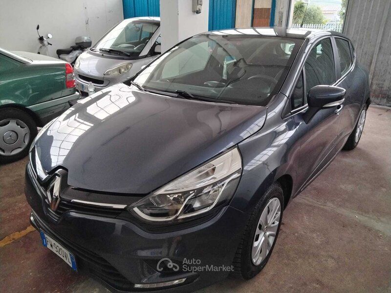 Usata 2019 Renault Clio IV Business Tre volumi | 9800 € (Buon prezzo) - Immagine 1/4