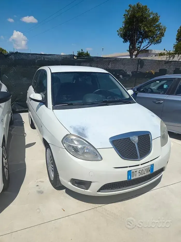 Usata Lancia Ypsilon 60 CV (44 kW) 2009 Bianco Utilitaria