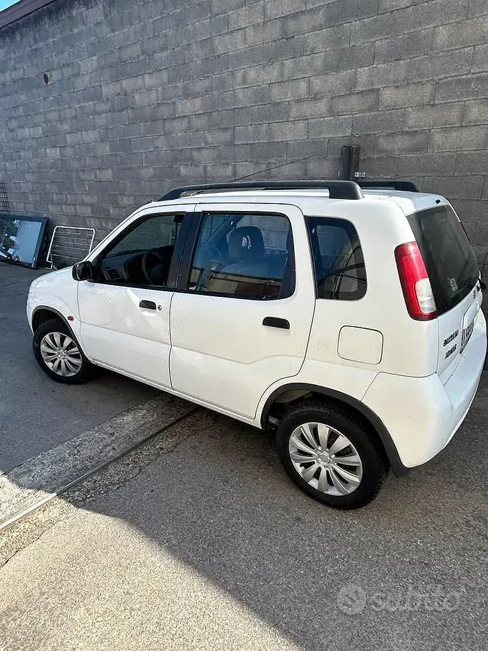 Usata Suzuki Ignis GL 83 CV (61 kW) 2001 Bianco Utilitaria