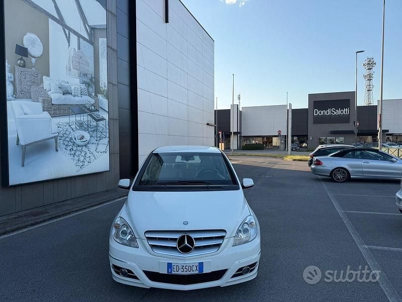 Usata Mercedes B180 115 CV (84 kW) 2010 Bianco Monovolume
