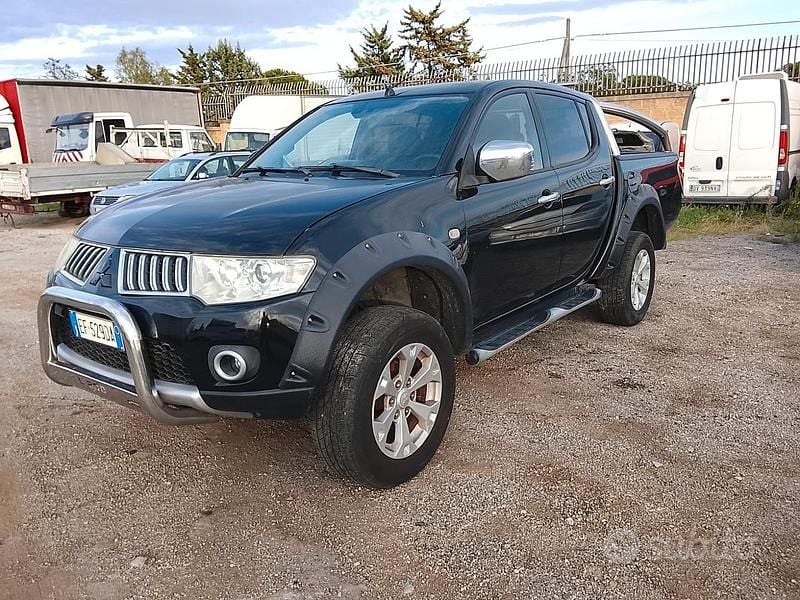 Nero Usata 2010 Mitsubishi L200 Pick-up | 15.000 € (Buon prezzo) - Immagine 1/4