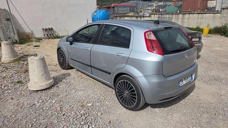 Usata Fiat Grande Punto Dynamic 90 CV (66 kW) 2006 Argento Utilitaria