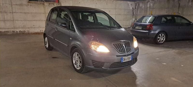 Usata Lancia Musa 90 CV (66 kW) 2009 Grigio Monovolume