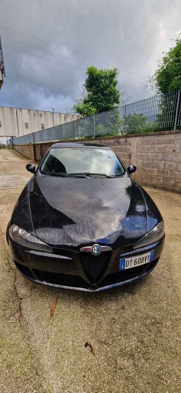 Usata 2006 Alfa Romeo 147 Distinctive Due volumi | 1500 € (Ottimo prezzo) - Immagine 1/4