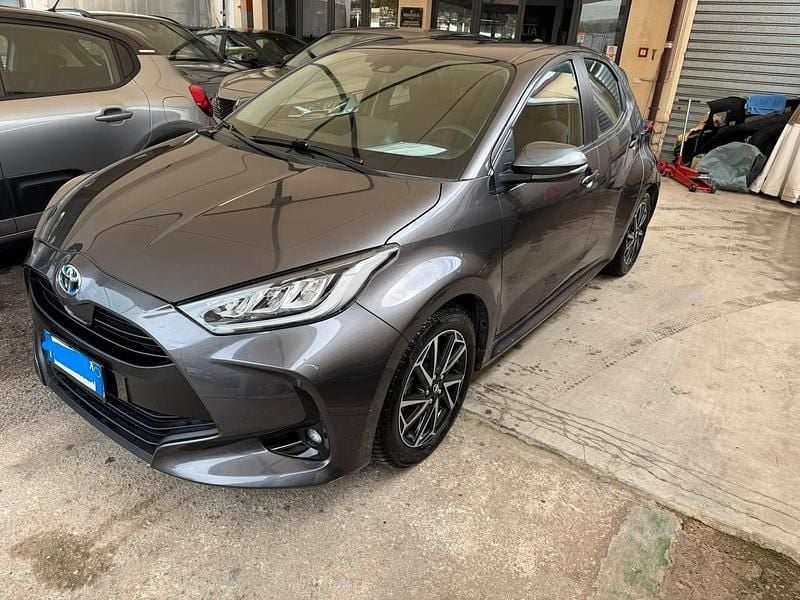 Usata Toyota Yaris Trend 92 CV (67 kW) 2022 Grigio Utilitaria