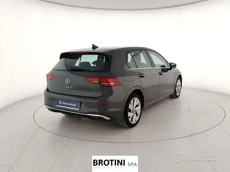 Usata VW Golf VIII Style 150 CV (110 kW) 2025 Grigio Berlina