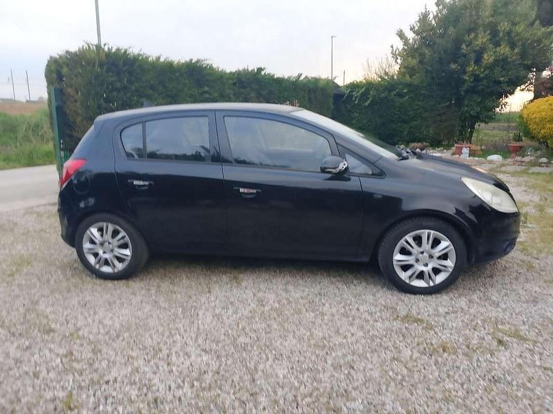 Usata Opel Corsa Cosmo 80 CV (58 kW) 2009 Utilitaria
